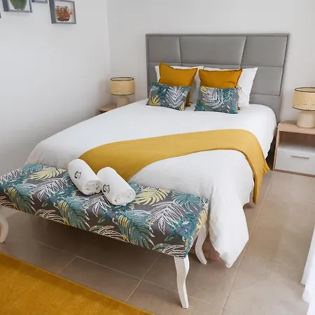 Manelmar アパート